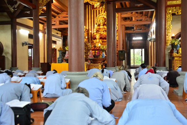 The Eight Precept Retreat  at Tay Khanh pagoda, Thai Binh